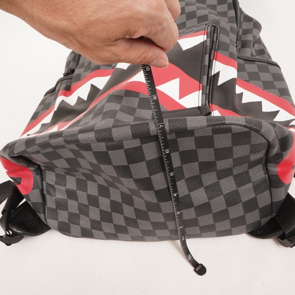Grey Checkered Pattern Multi-Pocket Shark Teeth Graphic Leather Backpack NWOT - Picture 9 of 11